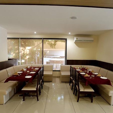 Hotel Sach Regency Ānand Exteriér fotografie