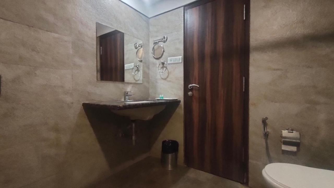 Hotel Sach Regency Ānand Exteriér fotografie