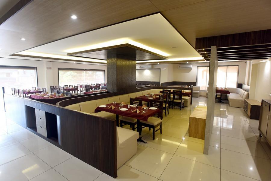 Hotel Sach Regency Ānand Exteriér fotografie