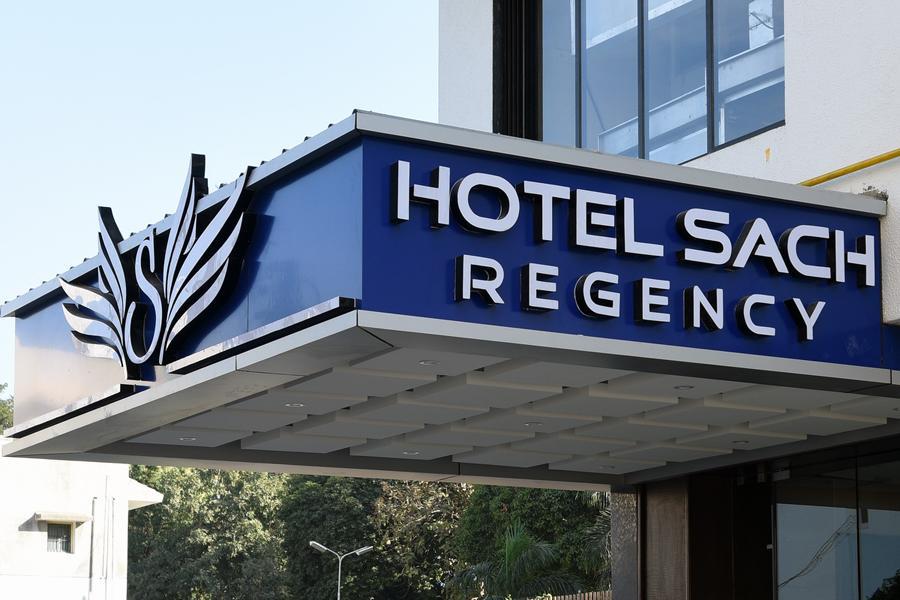Hotel Sach Regency Ānand Exteriér fotografie