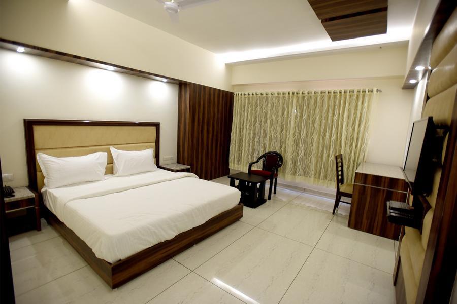 Hotel Sach Regency Ānand Exteriér fotografie